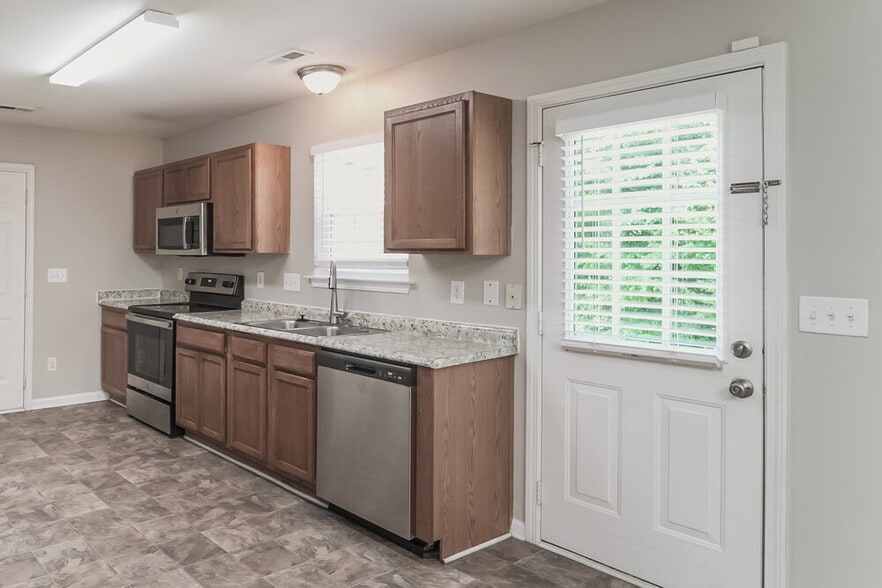 Building Photo - 8819 Twisted Pine Dr