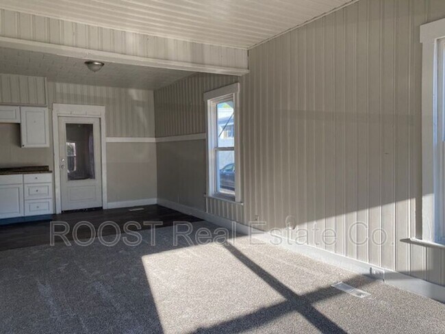 Building Photo - 209 N Irwin St