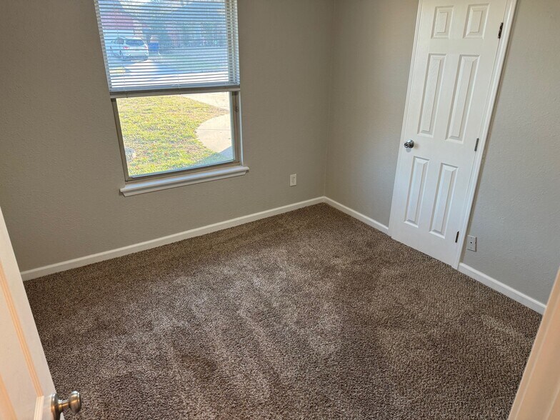 Building Photo - 409 W Matthew