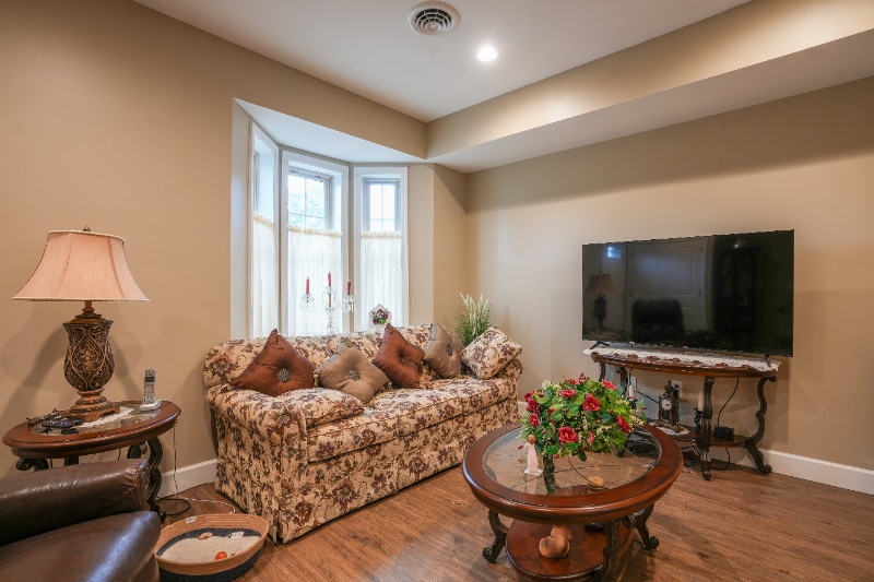 Building Photo - 117 S Beckman Dr