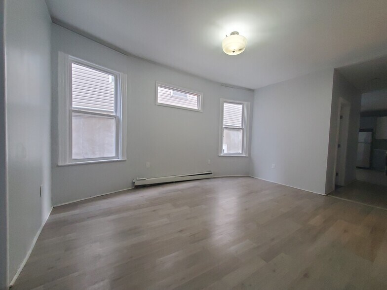 Building Photo - 169 Claremont Ave