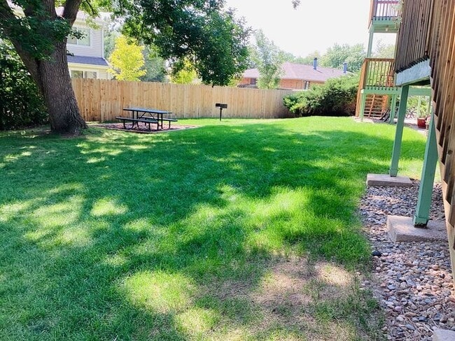 Building Photo - 5 Month lease special, $100/mo off! Priced at $1348 after discount. 2 Bed, 1 Bath Apartment. RENT...