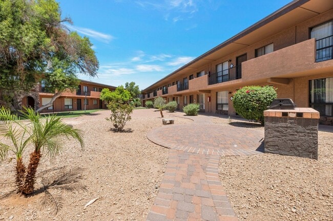 Building Photo - 2-bedroom, 2-bathroom in Prime location!