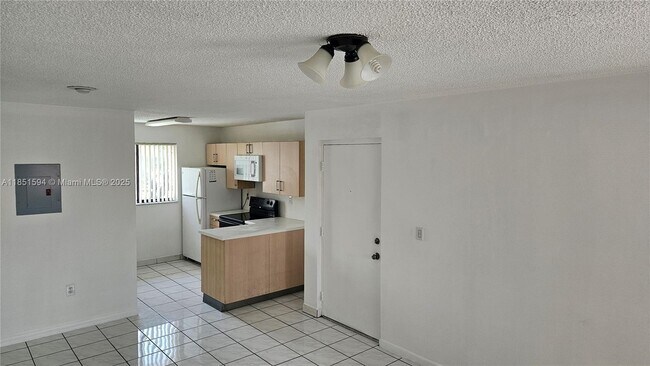 Building Photo - 2710 W 60th Pl