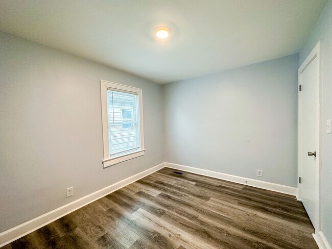 Building Photo - 840-840 N Chester Ave