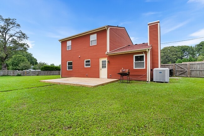 Building Photo - 3423 Club House Rd