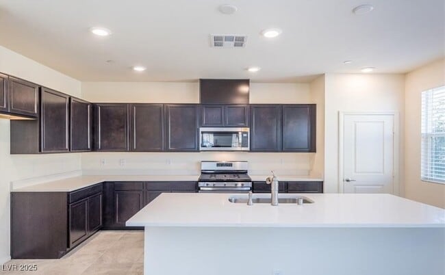 Building Photo - 2887 Starling Summit St