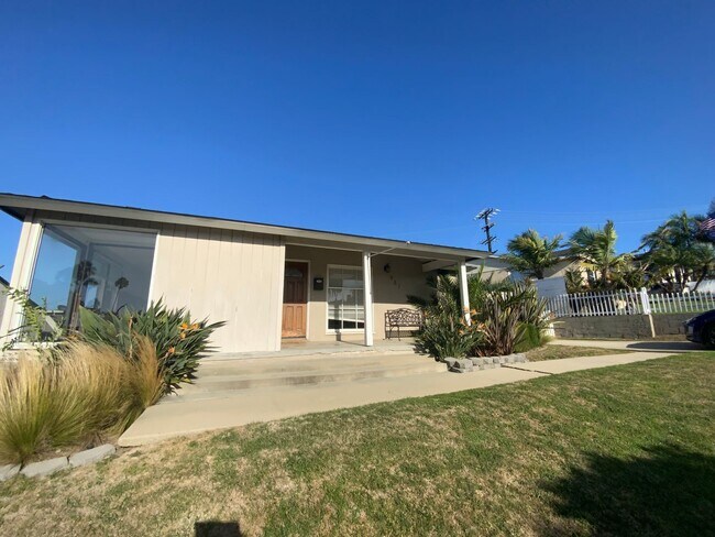 Building Photo - 981 Calle Miramar