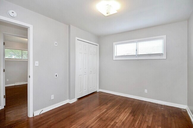 Building Photo - 2244 English Dr