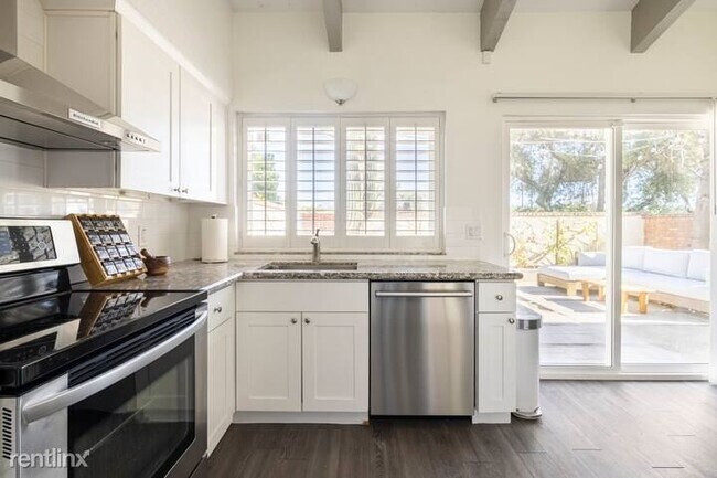 Building Photo - 2 br, 2 bath Townhome - 5511 North 71st Place