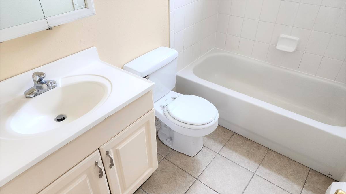 Building Photo - 918 S Logan St