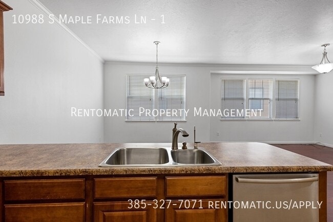 Building Photo - 10988 Maple Farms Ln