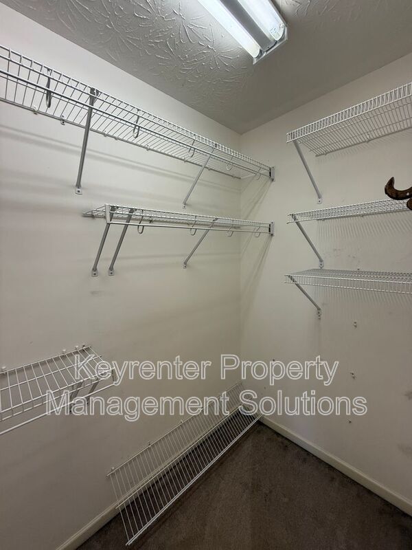Building Photo - 104 Buckingham Pl