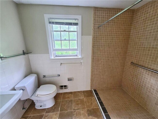 Building Photo - 44 Roby Dr