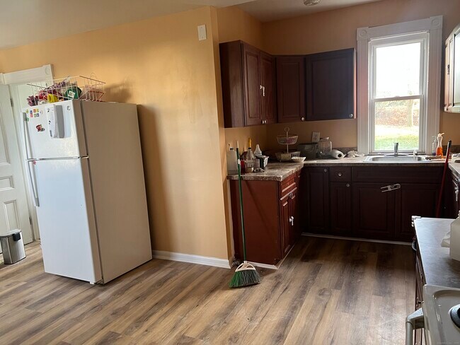 Building Photo - 181 High St