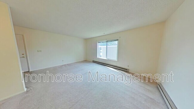 Building Photo - 515 S 15th Ave