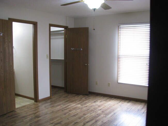 Building Photo - 7404 Eisenhower Dr