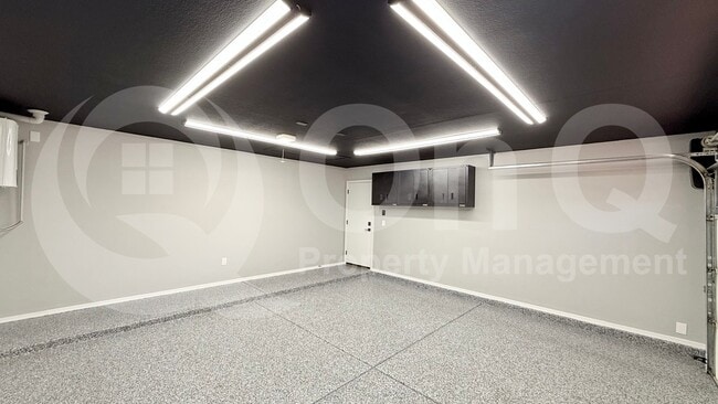Building Photo - 206 W Oxford Ln