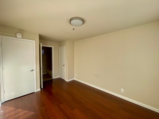 Building Photo - Updated 1BR in Fantastic Mission Location!!