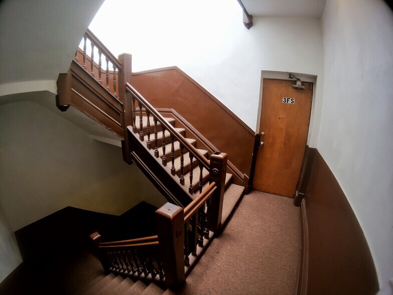 Building Photo - 6529 S Kimbark Ave