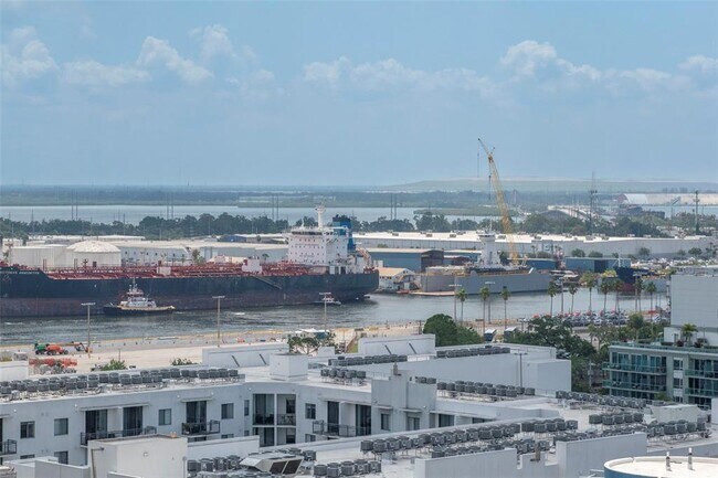 Building Photo - 1120 E Kennedy Blvd