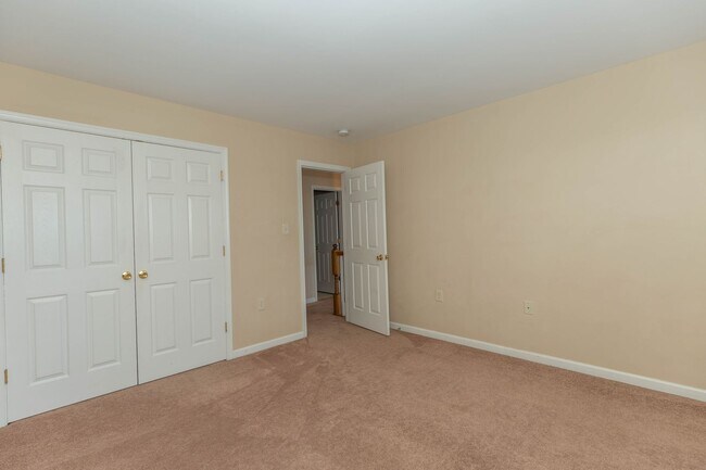 Building Photo - 4 bed, 2.5 bath Single Family Home in Char...