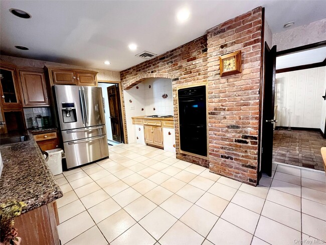 Building Photo - 11 Geralind Dr