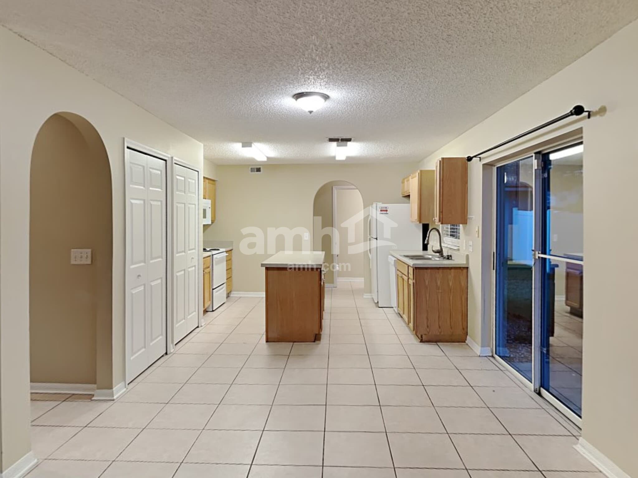 Building Photo - 930 Mayfair St