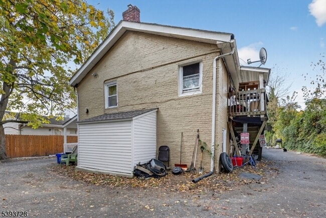 Building Photo - 148 Davenport St