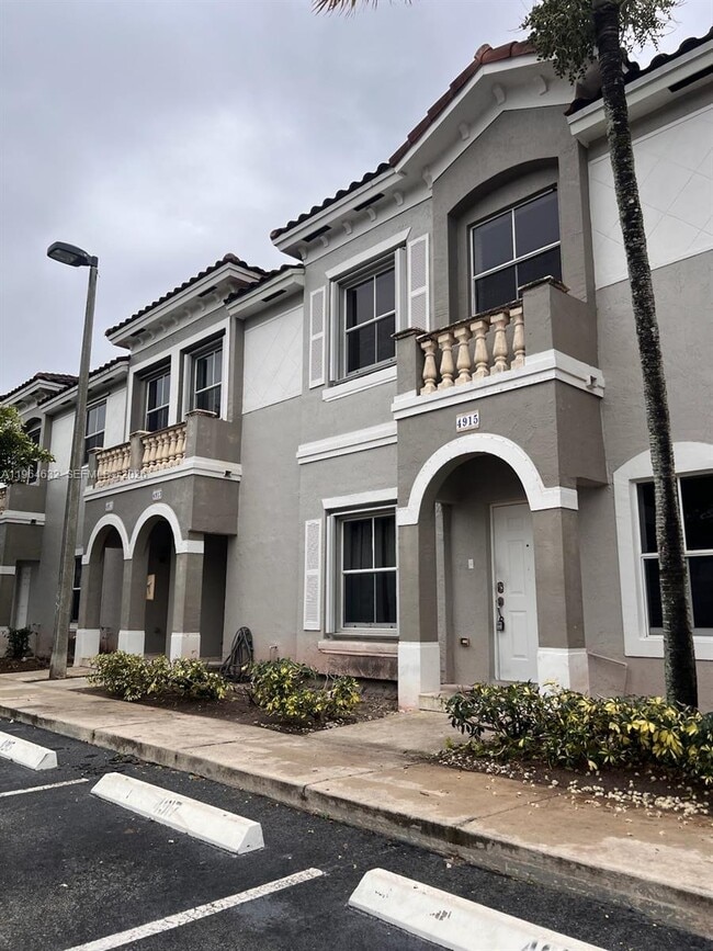 Building Photo - 4915 SW 140th Terrace