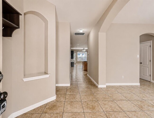 Building Photo - 210 Arrowhead Trail