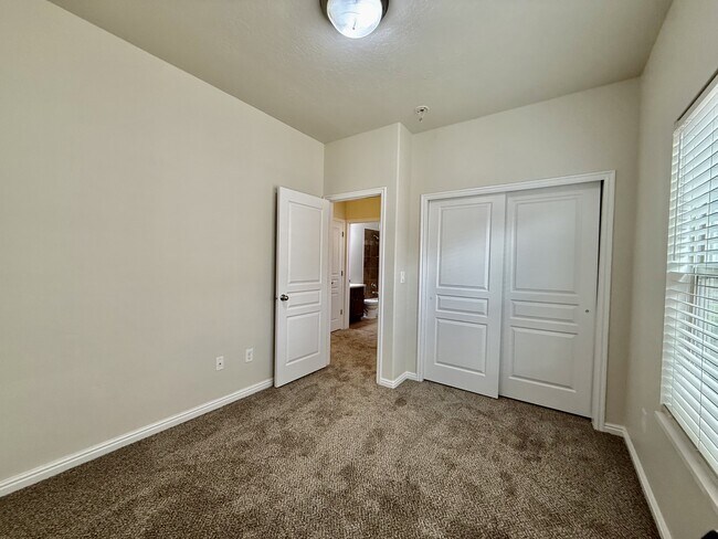 Building Photo - 10753 Topview Rd