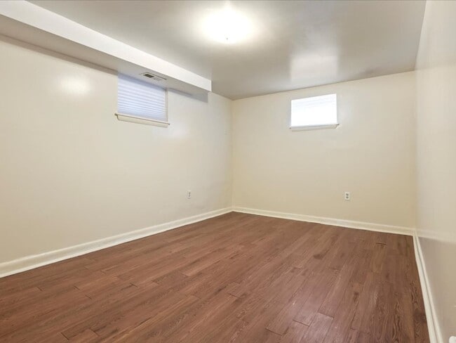 Building Photo - 65 53rd Pl SE