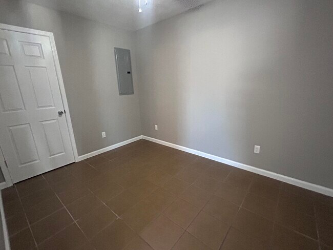 Building Photo - 108 Scott Dr