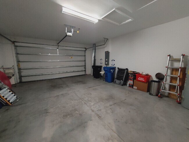 Building Photo - Luxurious Home in Toscana Isles Gated Community