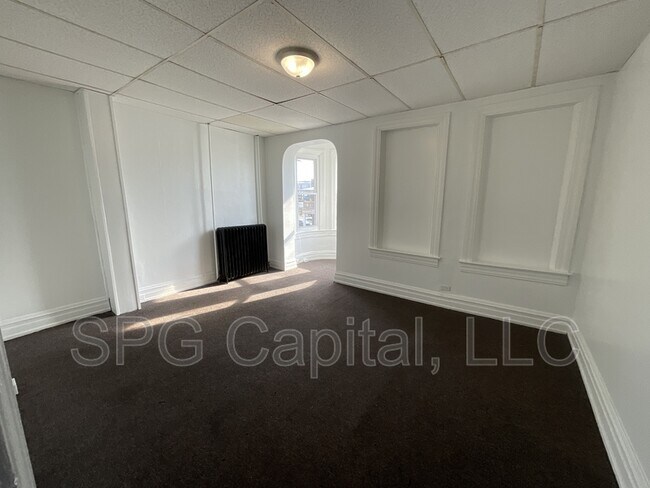 Building Photo - 901 W King St