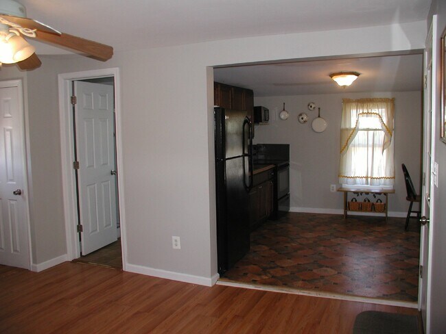 Building Photo - Cozy 1-Bed Apartment in Clarksboro, NJ!