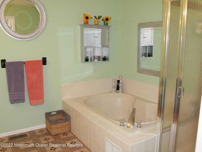 Building Photo - 5002 Trotters Way