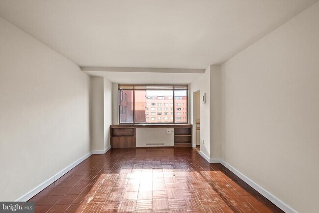 Building Photo - 1111 Arlington Blvd