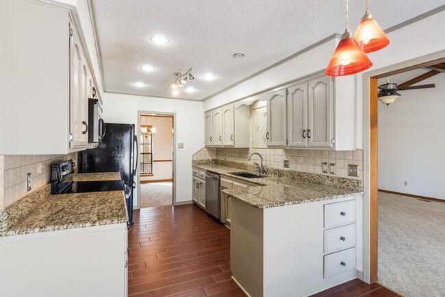 Building Photo - Beautiful 3 Bed / 2 Bath Home in Fort Smith (0.73 Acre Lot)