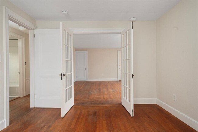 Building Photo - 118 Ruggles Ave