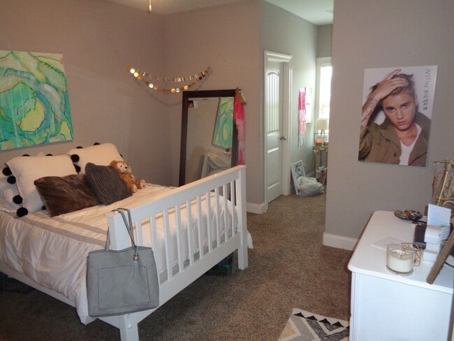 Building Photo - 4BR/4.5BA For Rent