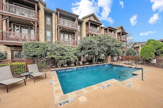 Building Photo - 6350 Oriole Dr