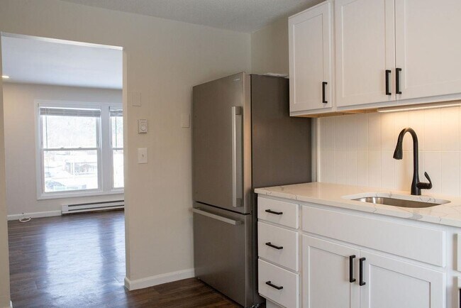 Building Photo - 180 N Main St