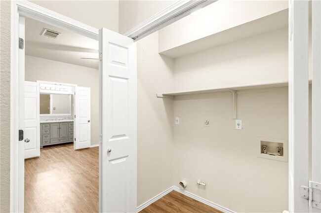 Building Photo - 9417 Bradner Dr