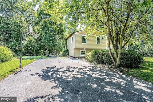 Building Photo - 7221 Hillview Dr