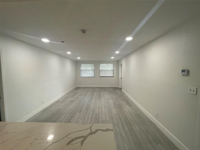 Building Photo - 8100 Geneva Ct