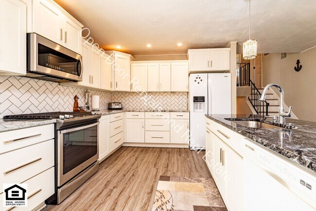 Building Photo - 40 Ln 375 Lake James