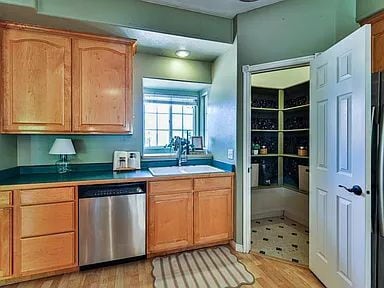 Building Photo - "Charming 4-Bed Oasis with Elegant Hardwoo...