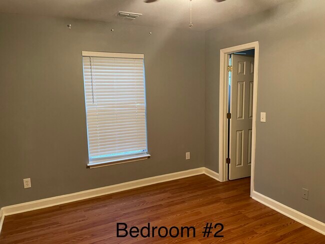 Building Photo - 107 Arbor Oaks Dr